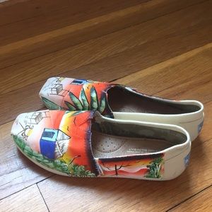 Hand painted size 7 Toms